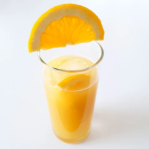 https://cocktailrecepten.com/storage/uploads/images/recipes/fuzzy-navel-l_1672137221.webp